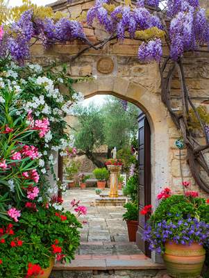 Tuinposter van Bloemenpoort naar binnenplaats